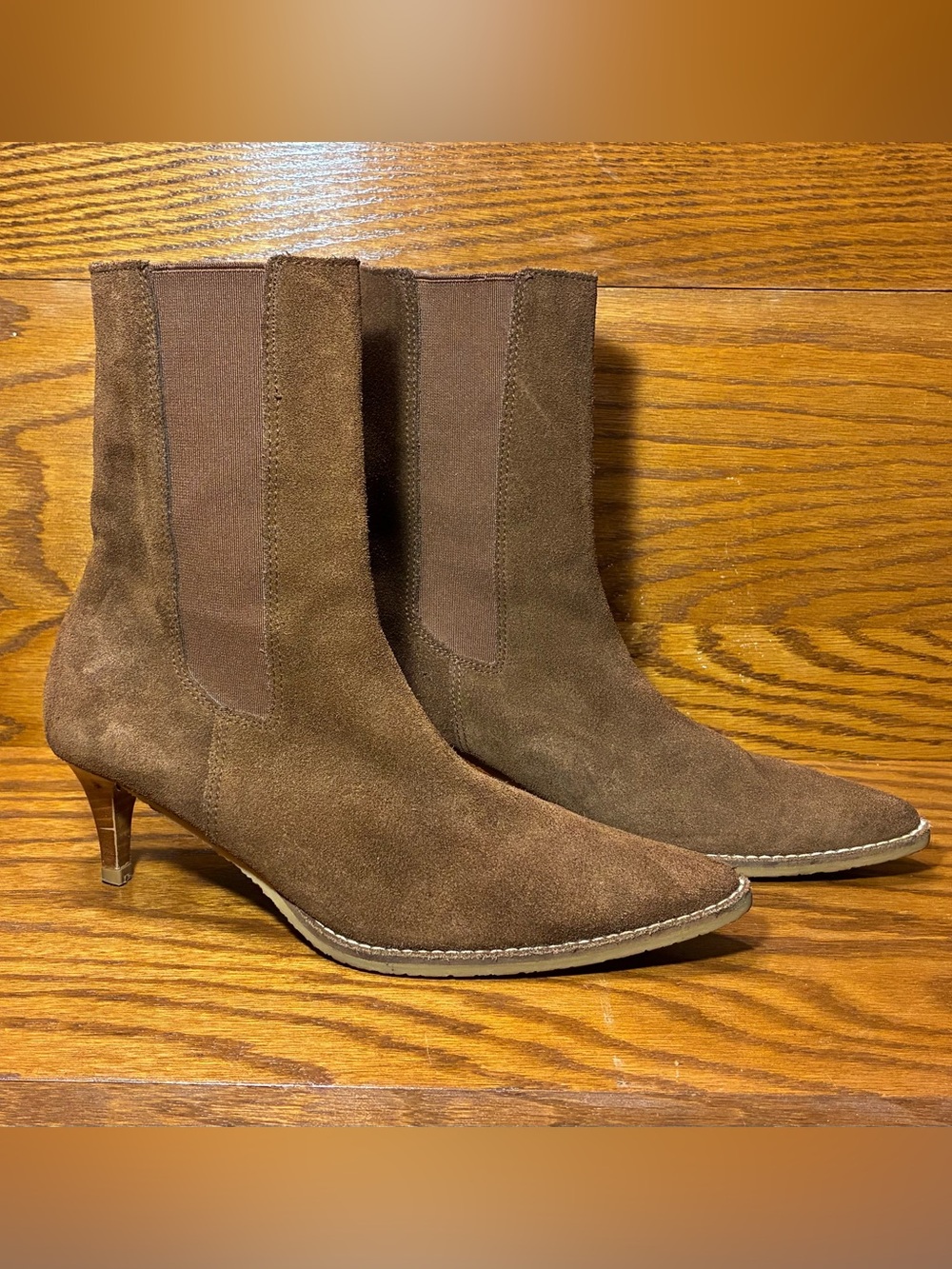 Banana Republic Suede Chelsea Pointed Toe Ankle Boots Brown Size 5.5